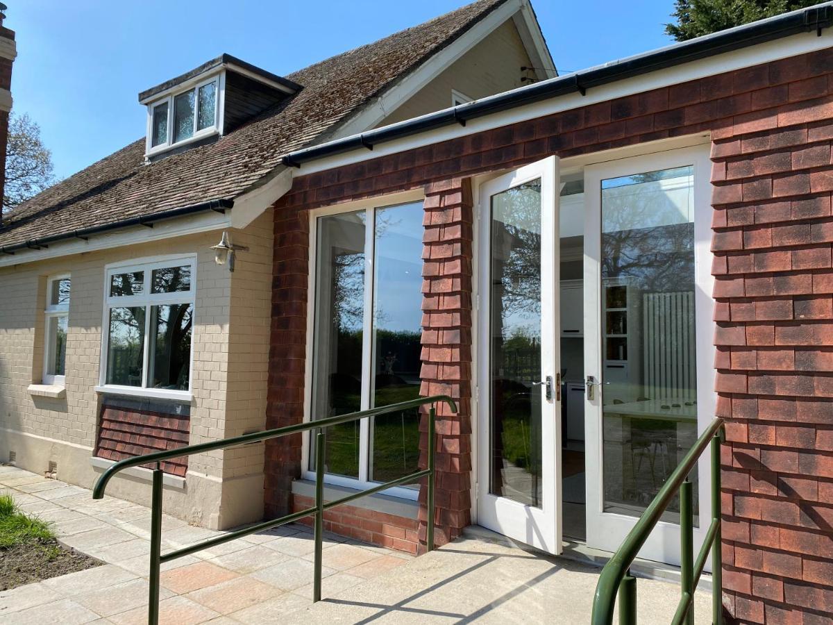 Spacious 4 Bed Family Cottage In Parkland Setting York Extérieur photo